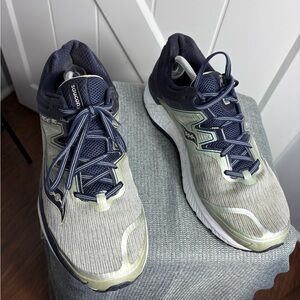 Saucony Guide ISO Running Sneakers in Gray and Navy Men’s Size 12W